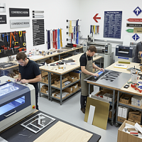 Изготовление фасадных табличек и указателей